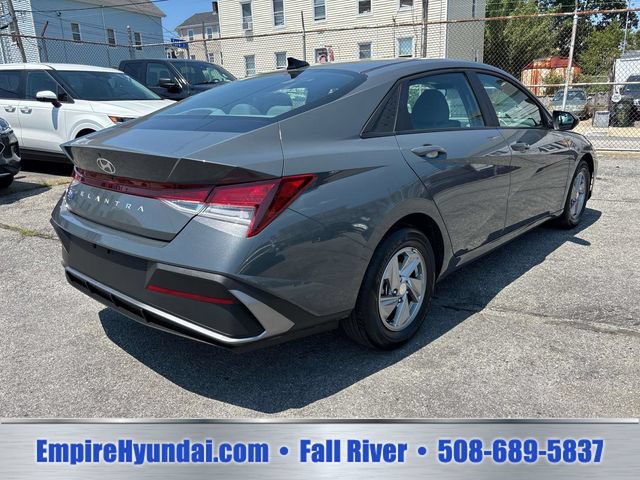 Used 2024 Hyundai Elantra SE FWD image 5