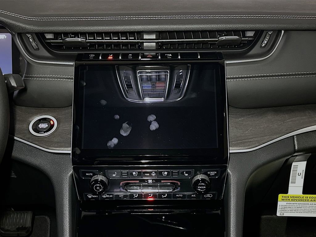 New 2025 Jeep Grand Cherokee Limited w/ Luxury Tech Group II AWD/4WD image 9