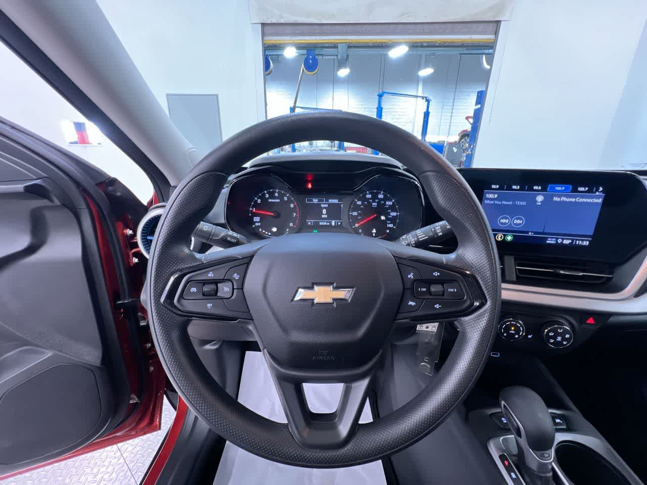 Used 2024 Chevrolet Trax LS w/ LS Convenience Package FWD image 15