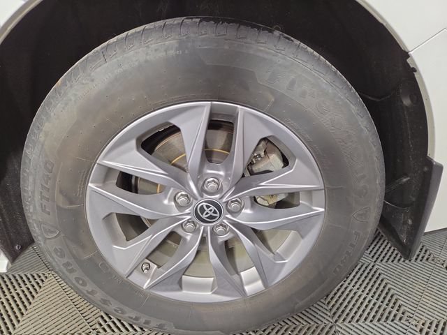 Used 2023 Toyota Sienna XLE AWD/4WD image 11