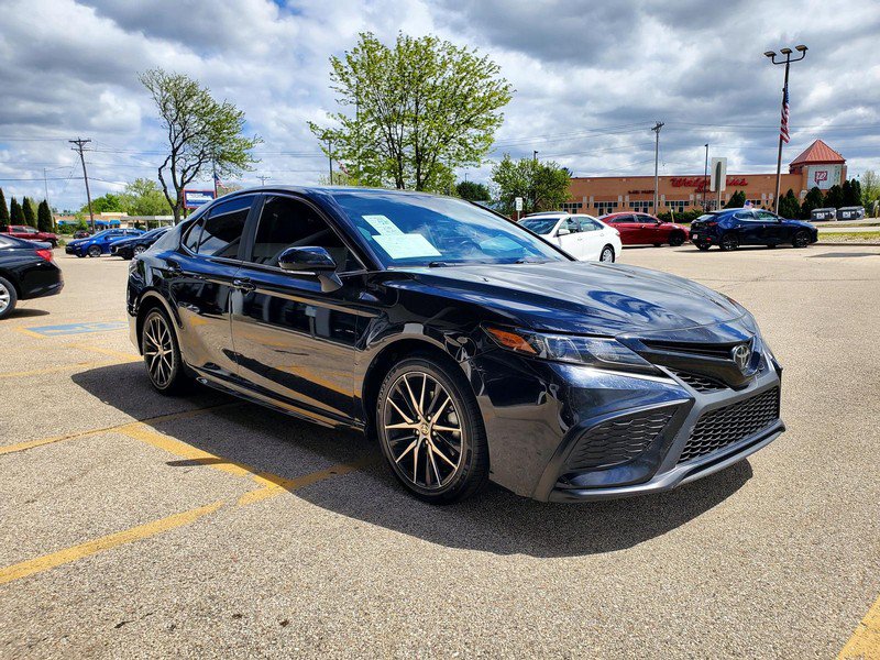 Used 2024 Toyota Camry SE FWD image 3