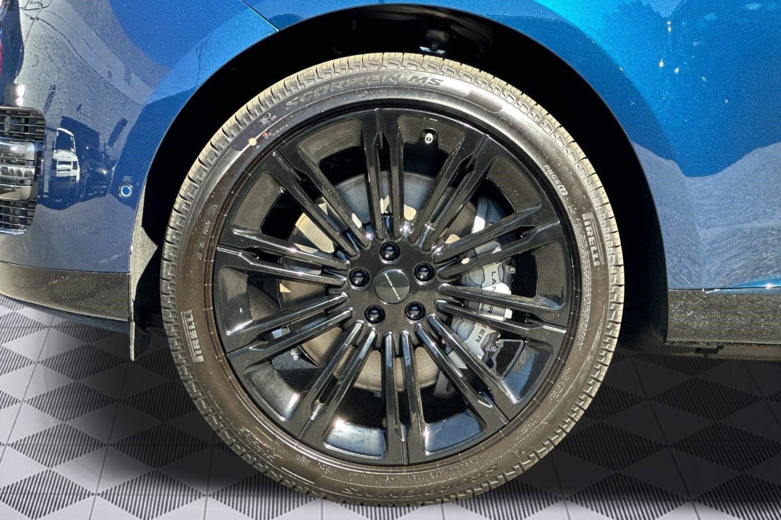 New 2026 Land Rover Range Rover SE AWD/4WD image 13