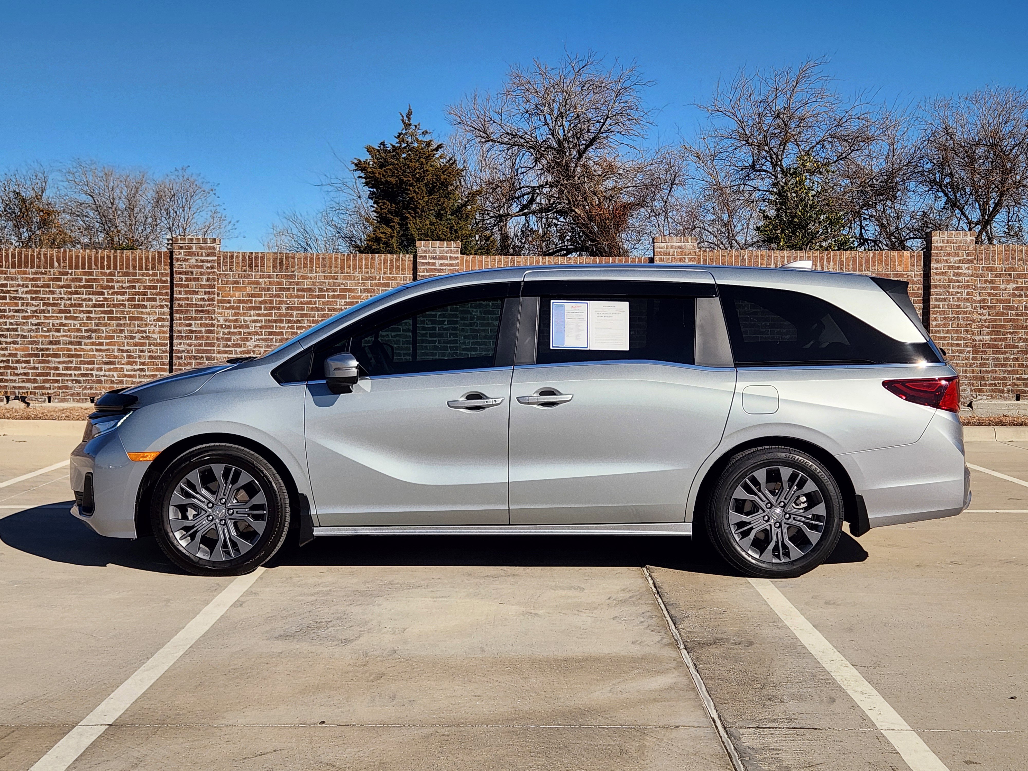 Certified 2025 Honda Odyssey Touring image 5