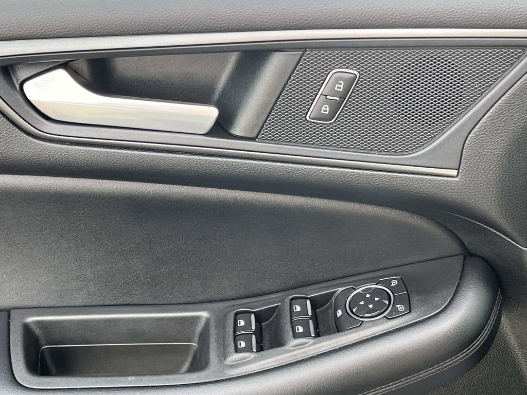 Used 2022 Ford Edge SE w/ Black Appearance Package image 16