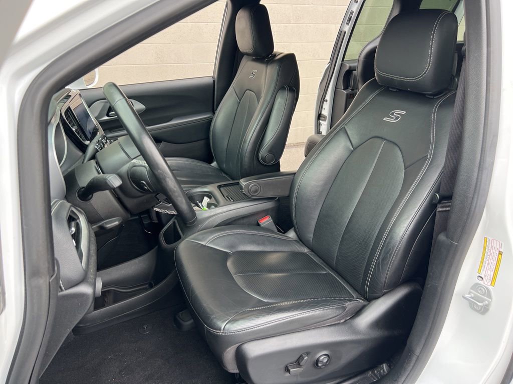 Certified 2021 Chrysler Pacifica Touring-L w/ S Appearance Package image 22