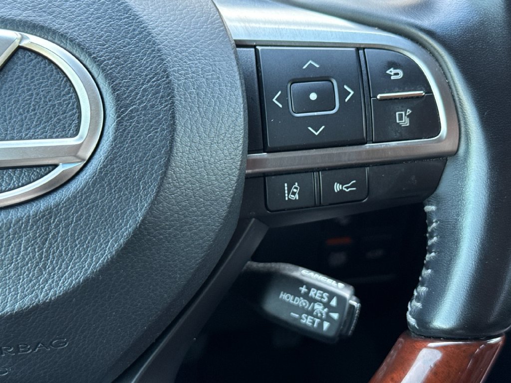 Used 2021 Lexus LX 570 4WD w/ Luxury Package image 26