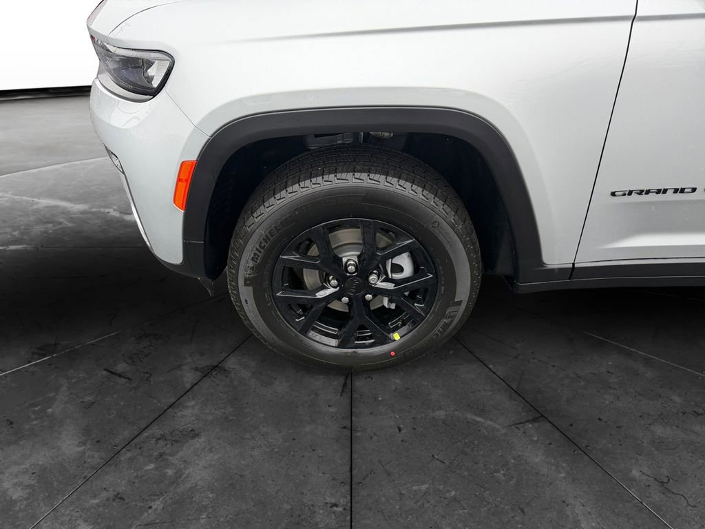 New 2026 Jeep Grand Cherokee Laredo image 14