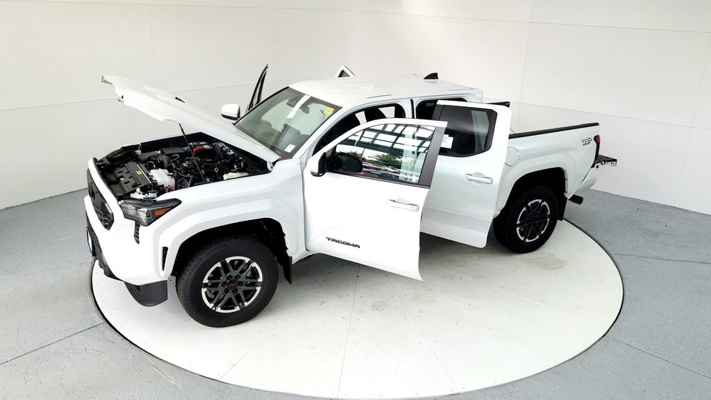 Certified 2024 Toyota Tacoma TRD Sport w/ TRD Sport Upgrade Package AWD/4WD image 18