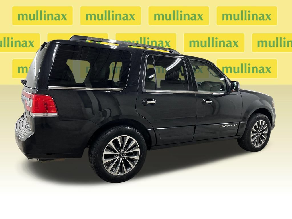 Used 2015 Lincoln Navigator 2WD image 2