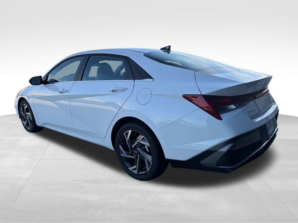 New 2026 Hyundai Elantra Limited FWD image 4
