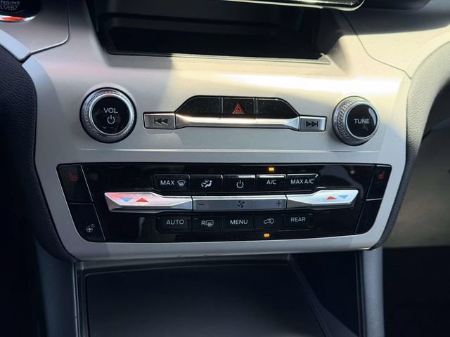 Used 2023 Ford Explorer XLT w/ Equipment Group 202A AWD/4WD image 21