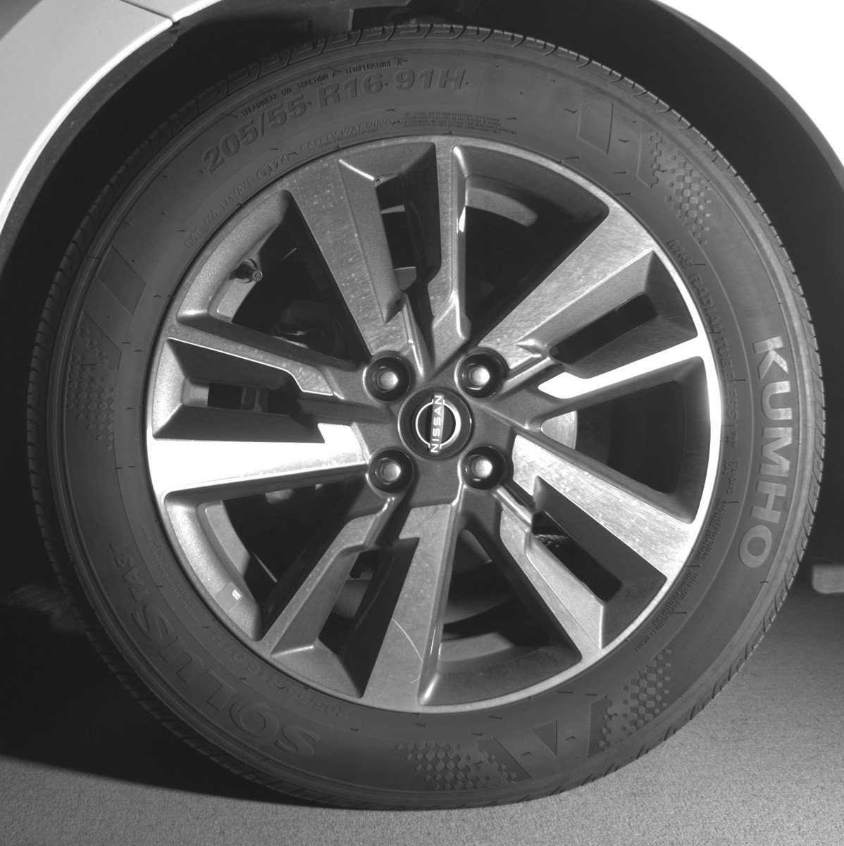 Used 2025 Nissan Versa SV image 12