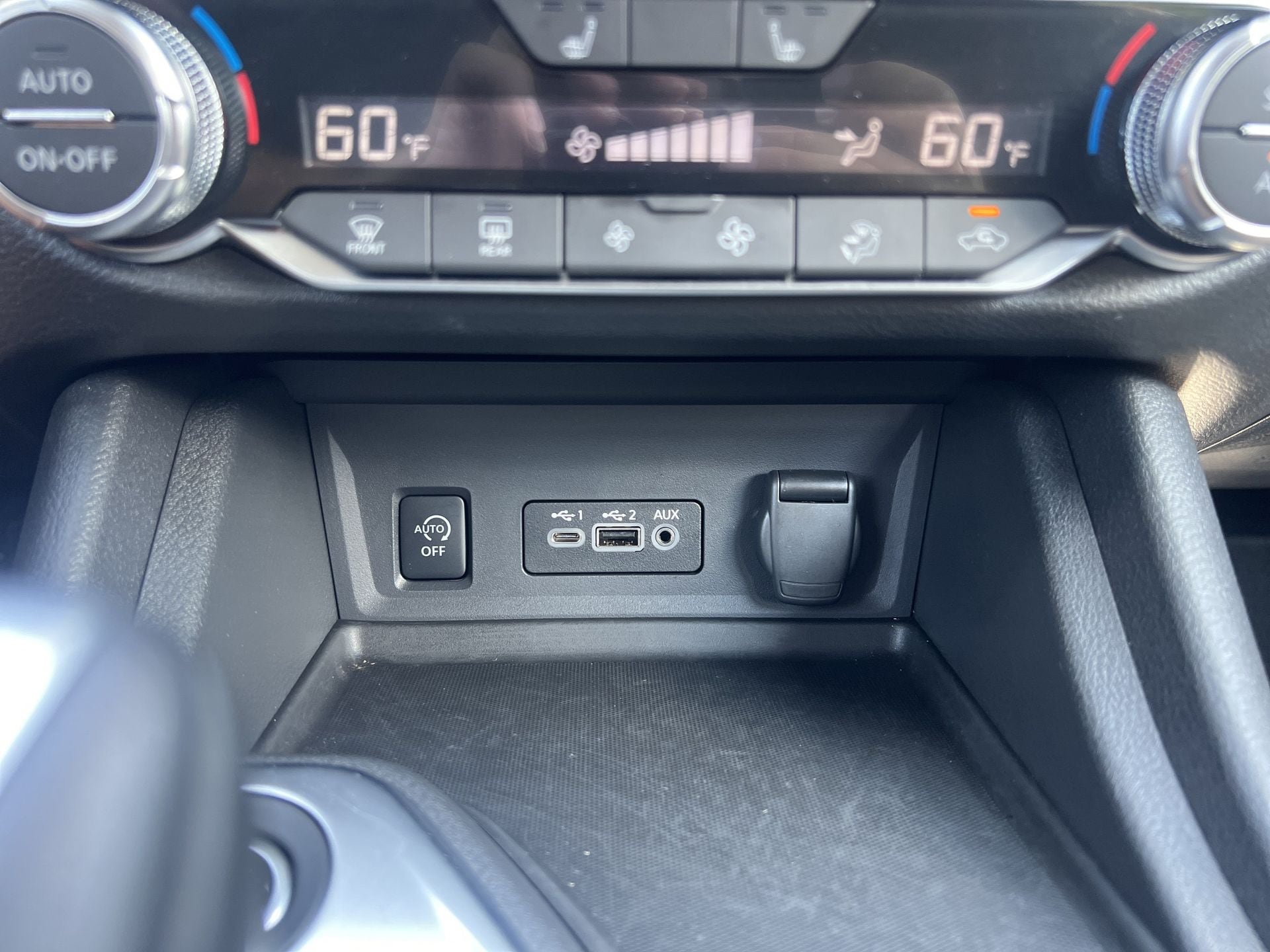 Used 2025 Nissan Sentra SR FWD image 7