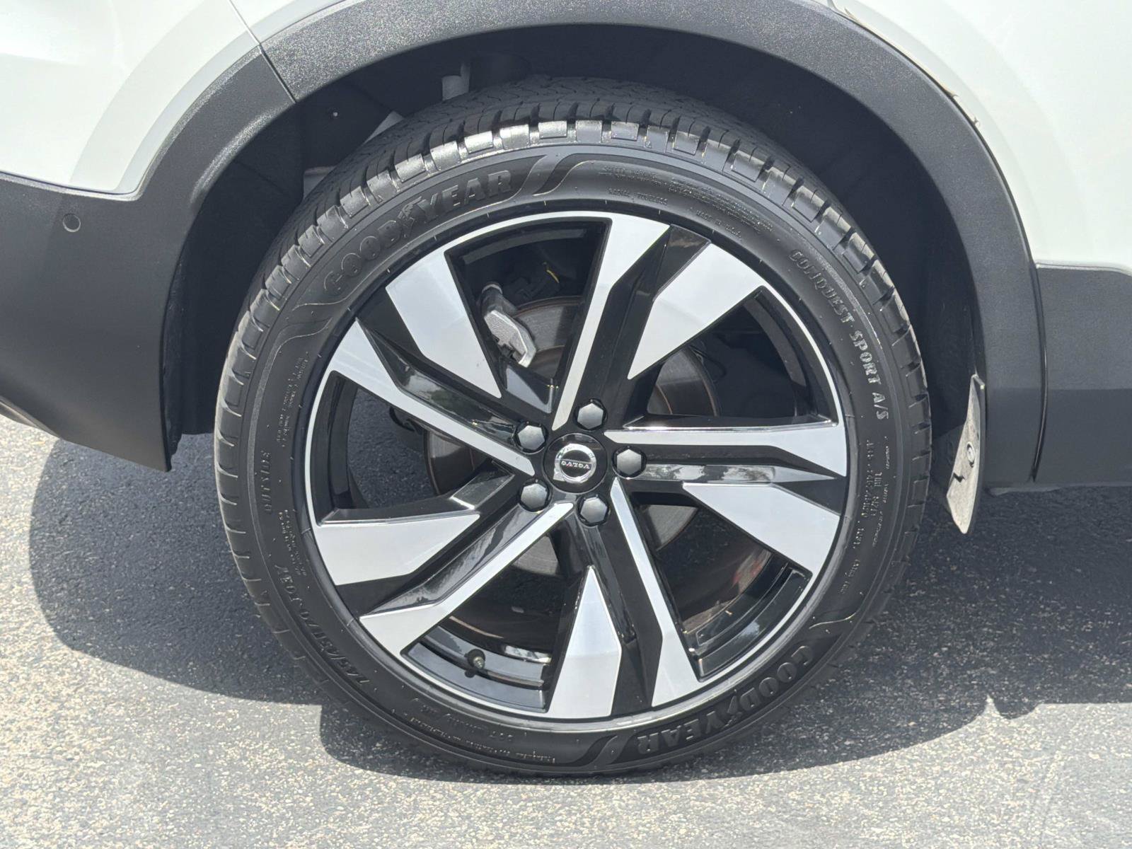 Certified 2023 Volvo XC40 B5 Ultimate AWD/4WD image 27
