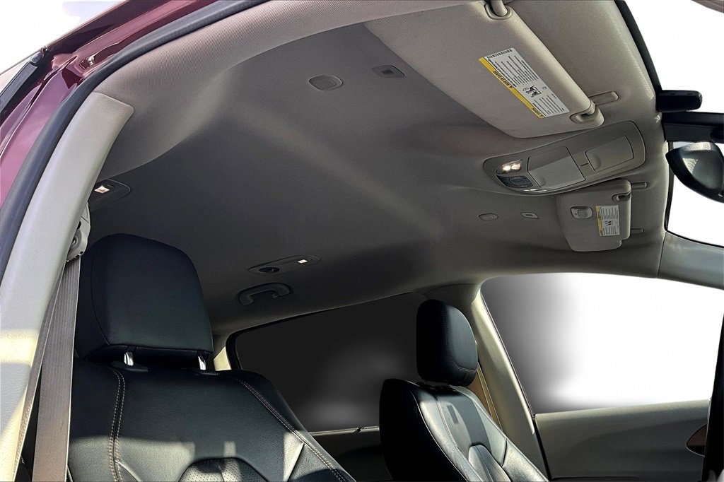 Used 2018 Chrysler Pacifica Touring-L image 25