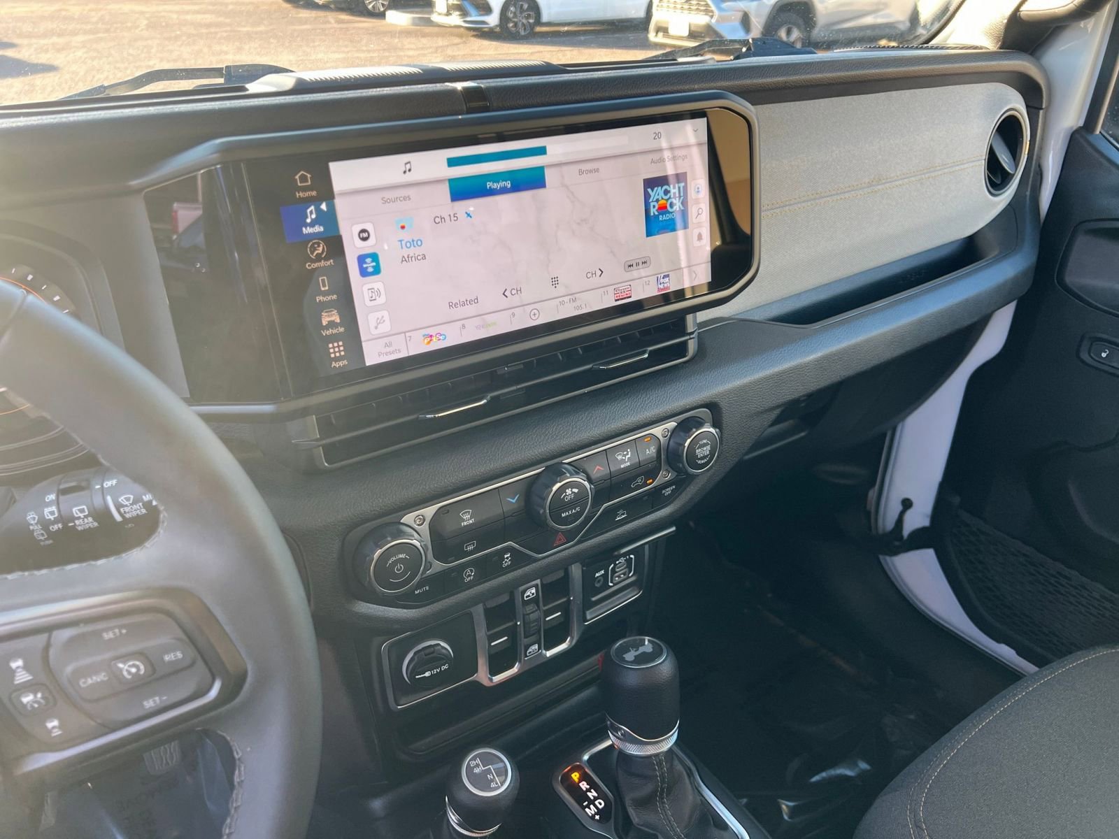 Used 2025 Jeep Wrangler Sport S image 17