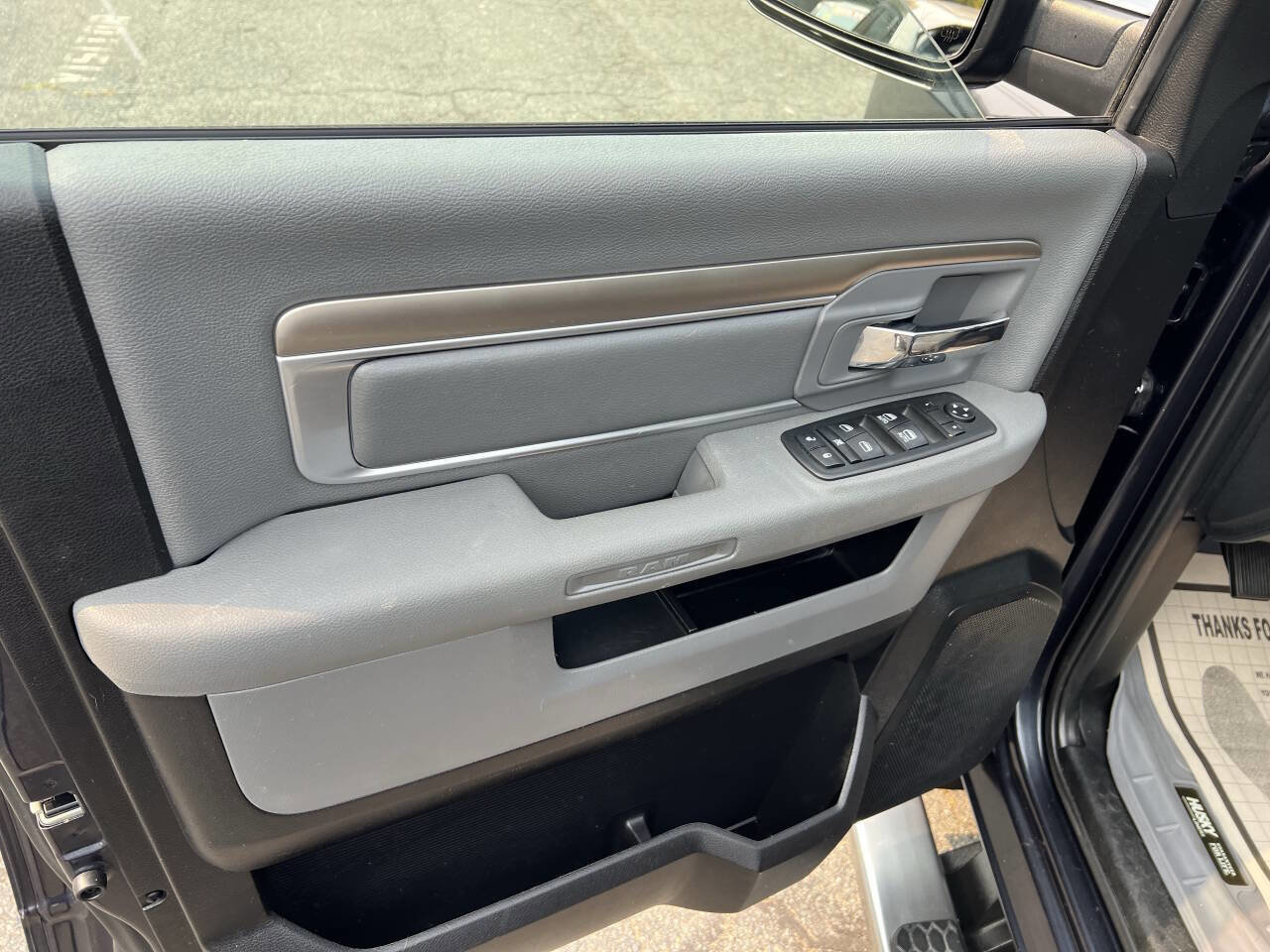 Used 2016 RAM 1500 Classic SLT image 32