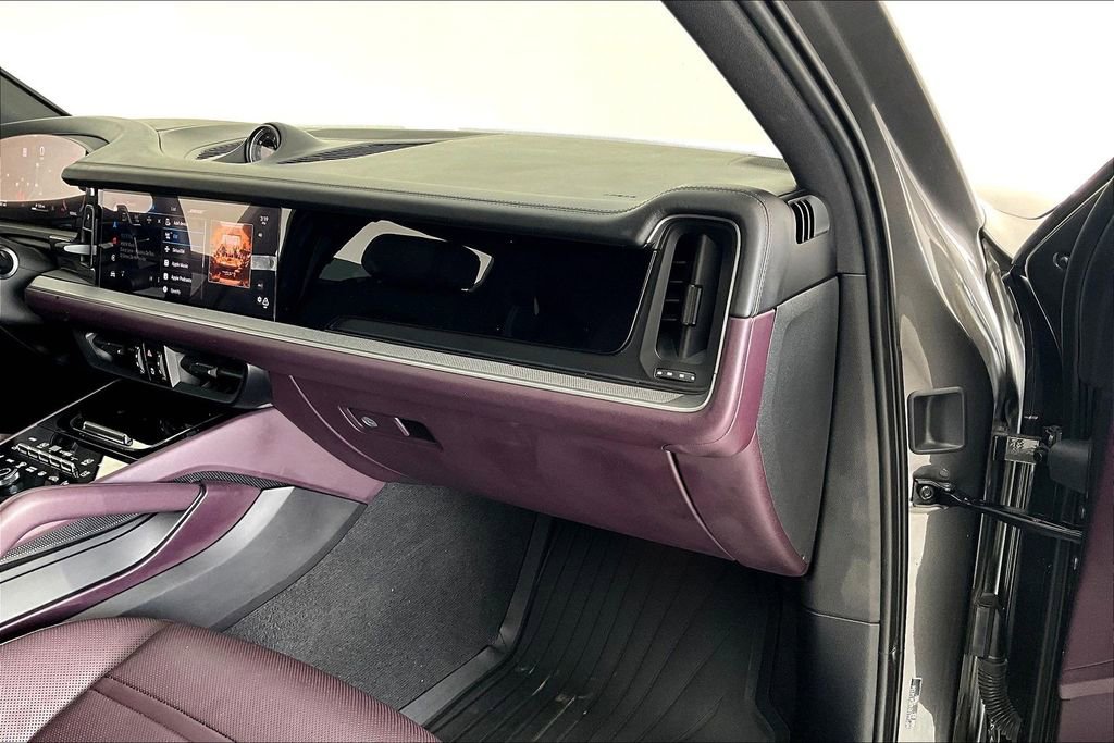 Used 2024 Porsche Cayenne image 22