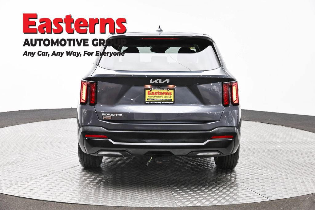 Used 2024 Kia Sorento LX FWD image 6