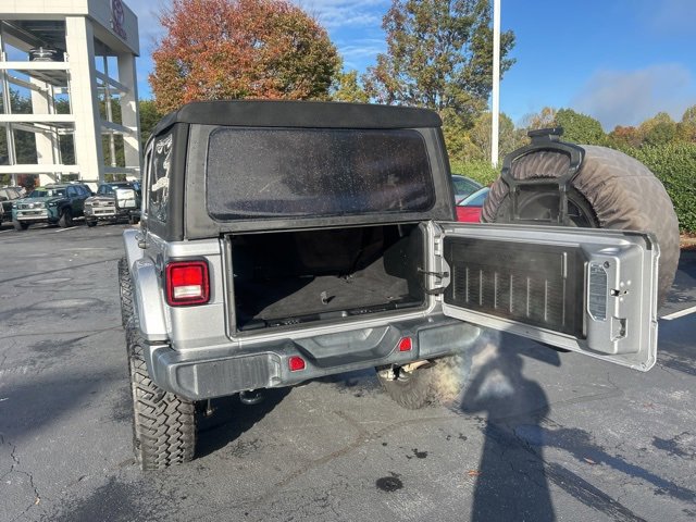 Used 2018 Jeep Wrangler Unlimited Sahara image 7