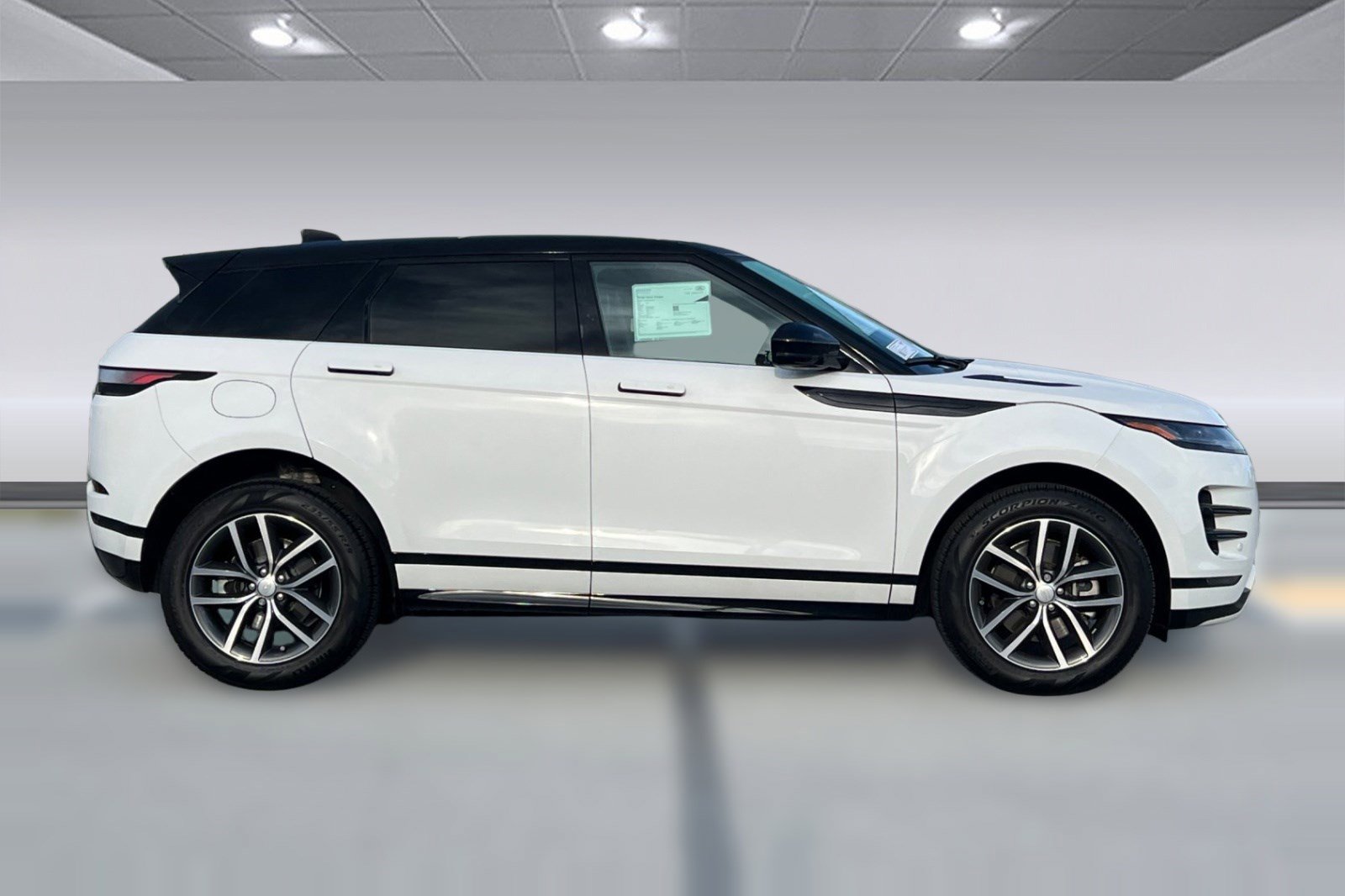 Used 2024 Land Rover Range Rover Evoque Dynamic SE image 7