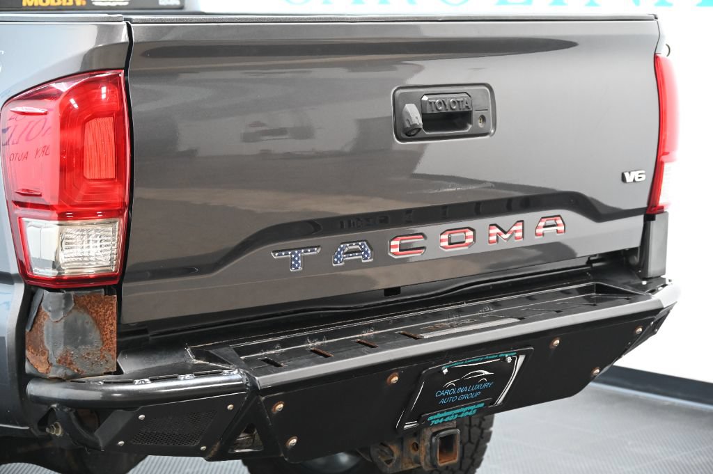 Used 2017 Toyota Tacoma TRD Off-Road w/ Tow Package AWD/4WD image 11