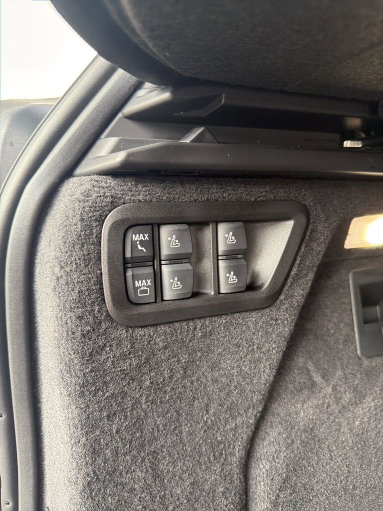 New 2026 BMW X7 M60i w/ Climate Comfort Package image 12