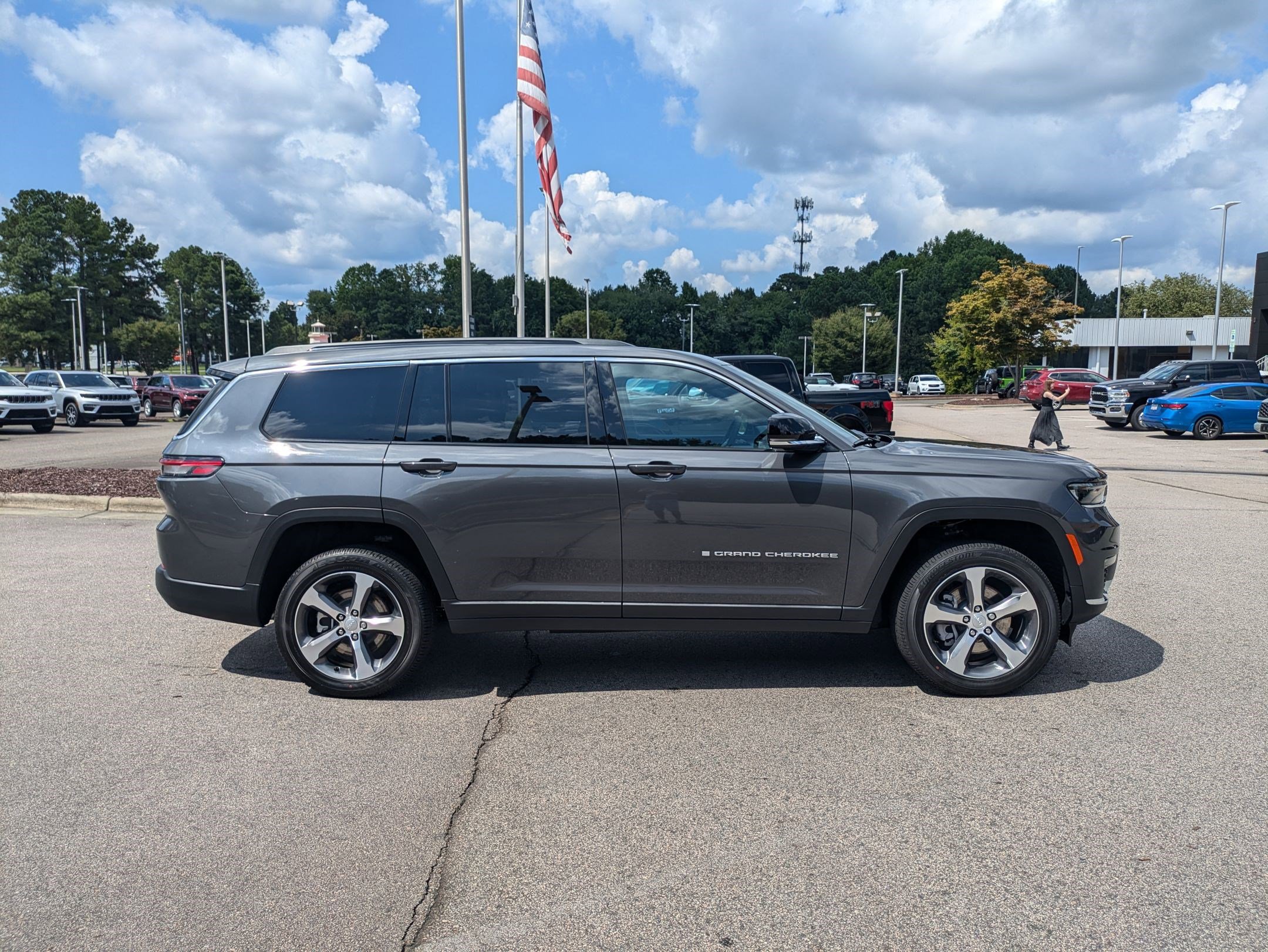 New 2025 Jeep Grand Cherokee L Limited image 4