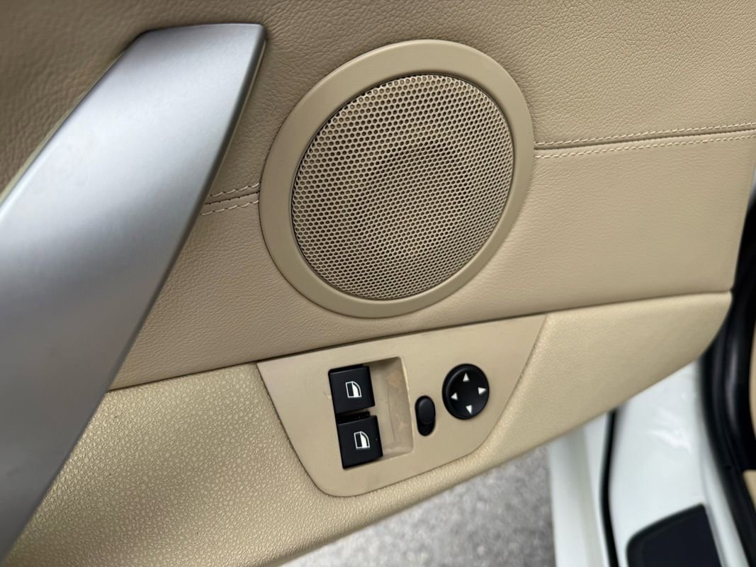 Used 2006 BMW Z4 3.0i RWD image 21