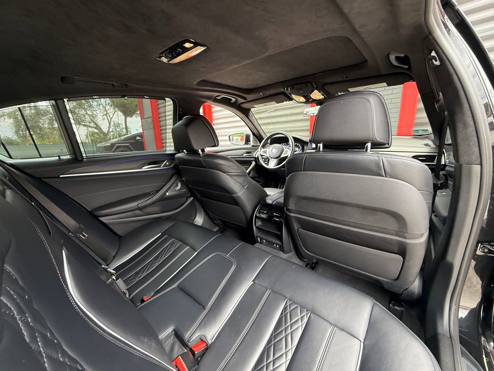 Used 2021 BMW M550i xDrive w/ Dynamic Handling Package AWD/4WD image 28