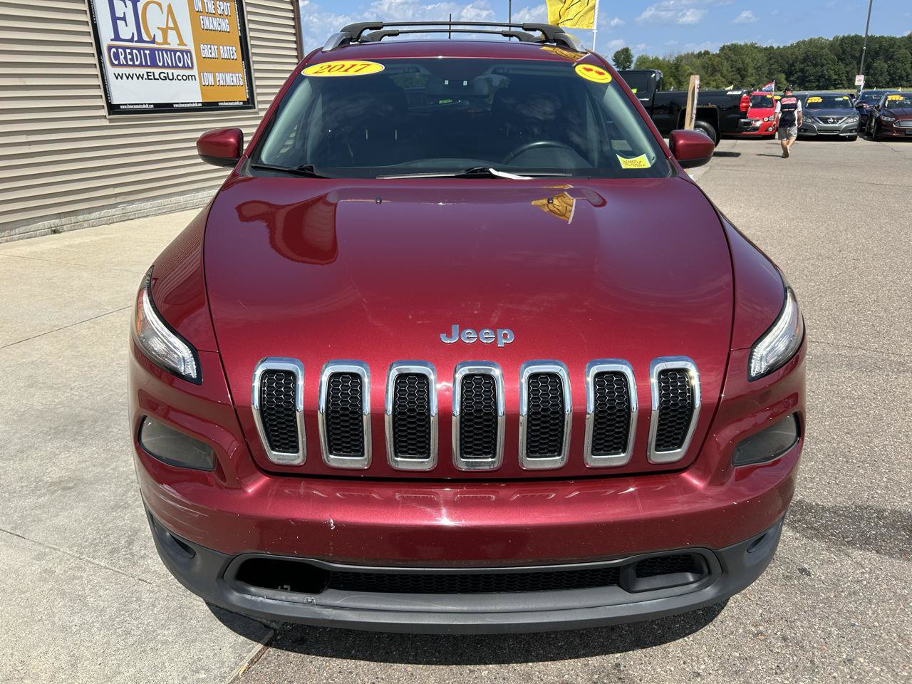 Used 2017 Jeep Cherokee Latitude FWD image 2