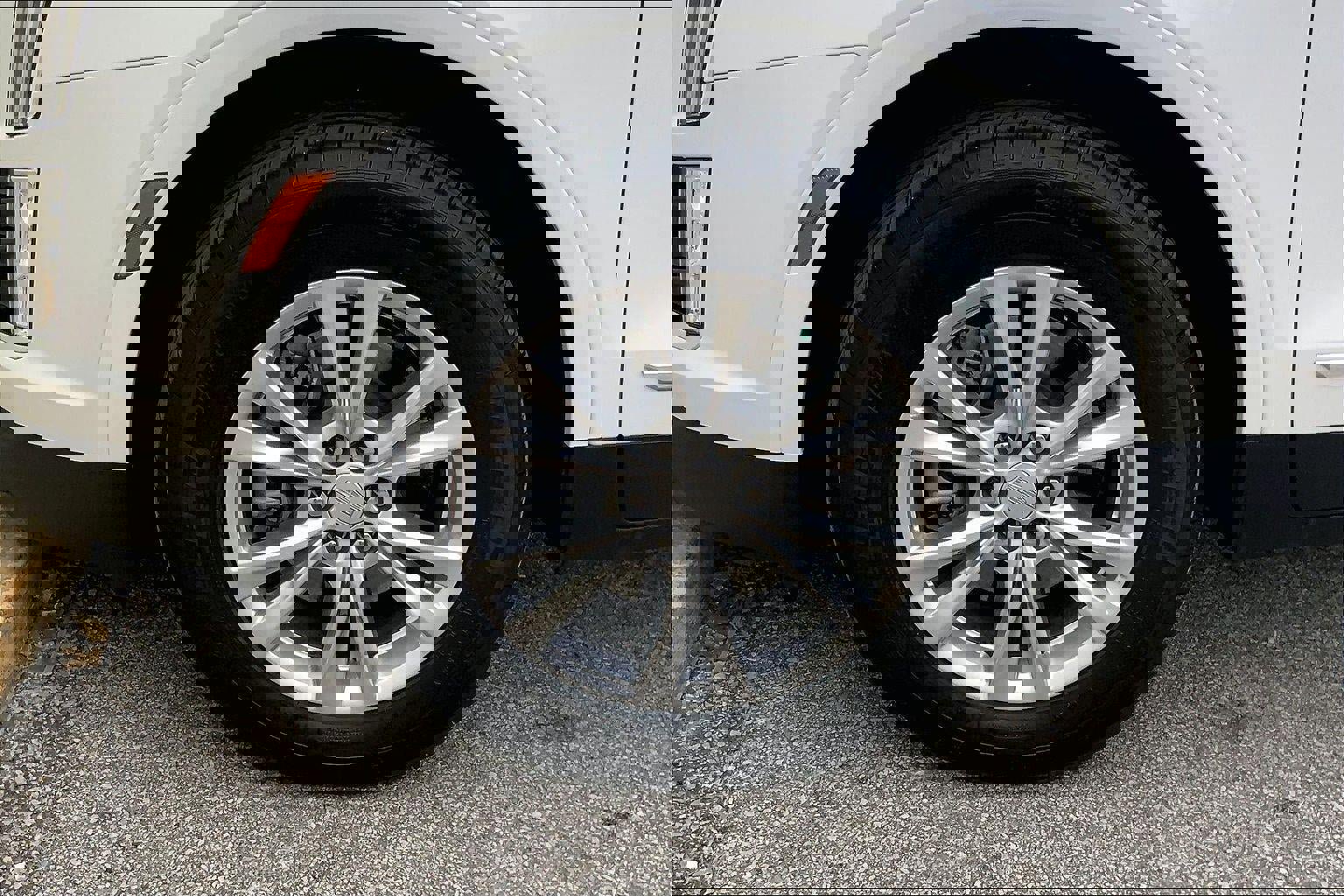 Certified 2025 Cadillac XT5 Luxury image 8