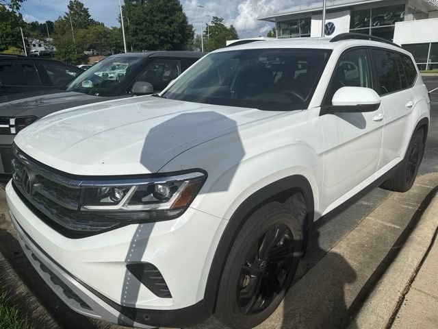 Certified 2023 Volkswagen Atlas SE w/ Black Wheel Package AWD/4WD image 10