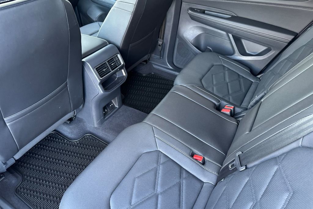 Used 2024 Volkswagen Atlas Cross Sport SE image 12