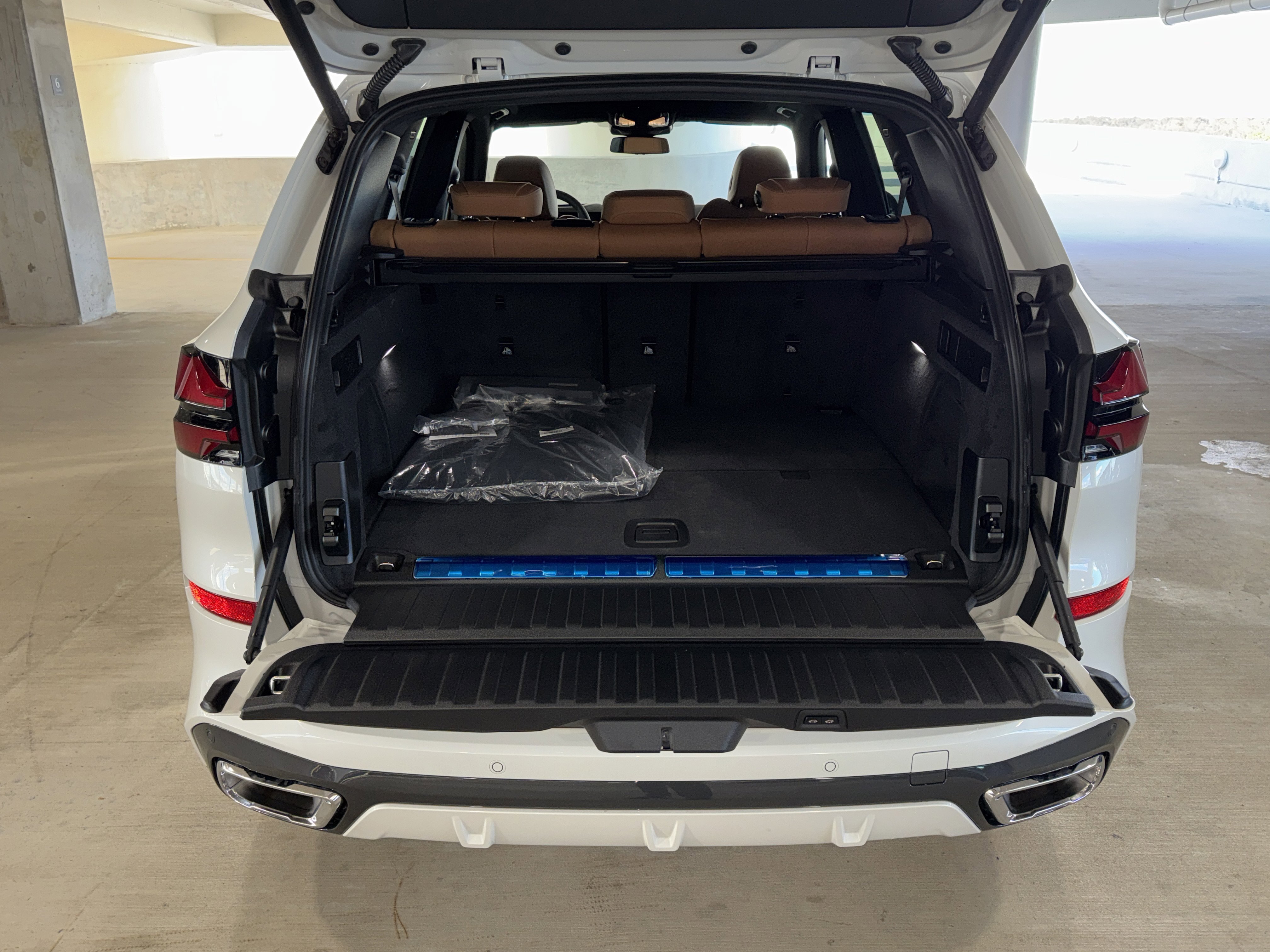 New 2026 BMW X5 xDrive50e w/ M Sport Package AWD/4WD image 12