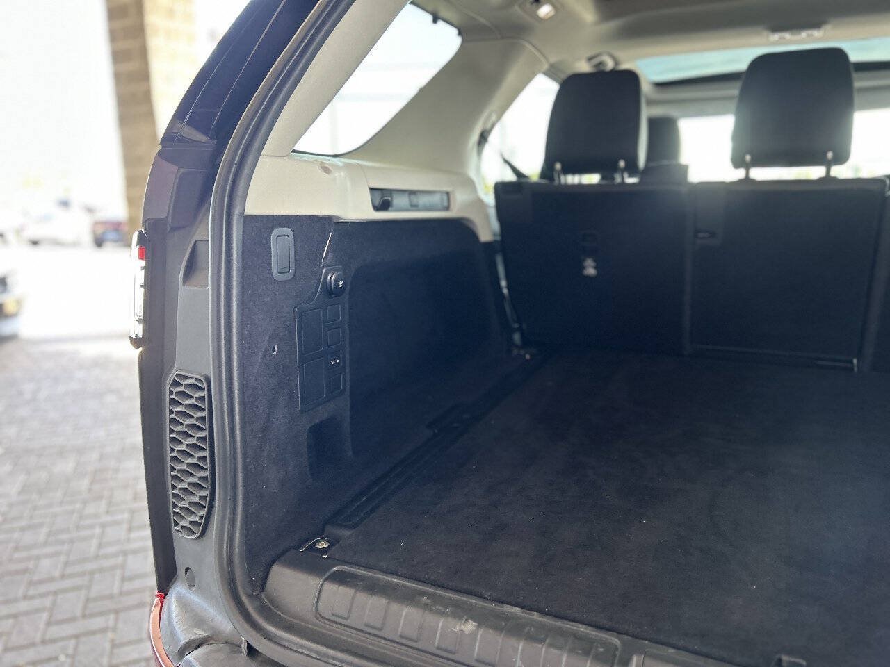 Used 2018 Land Rover Discovery SE AWD/4WD image 81
