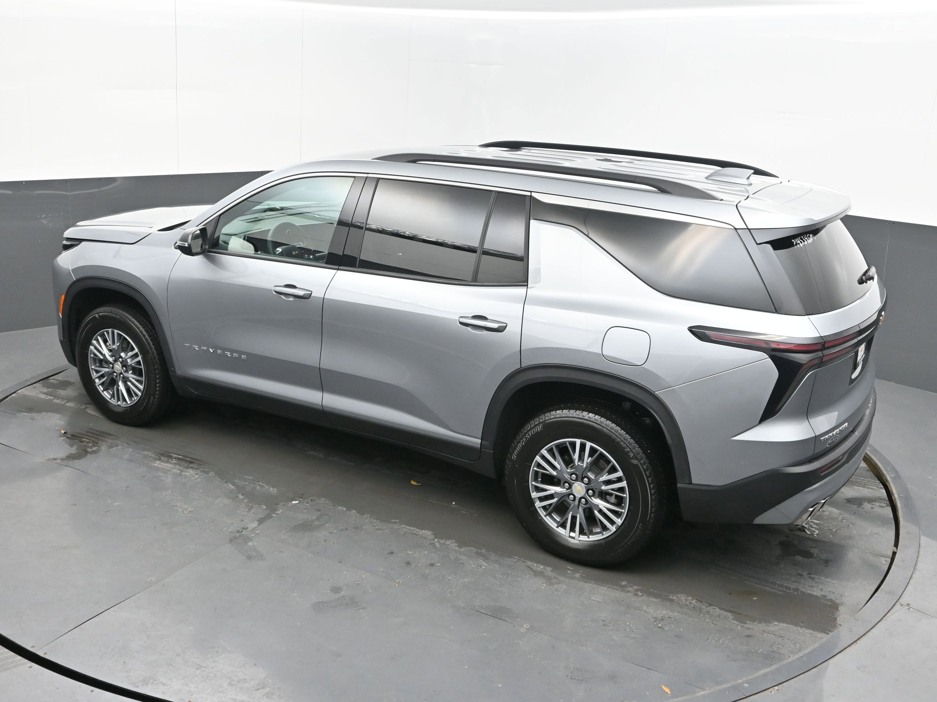 Used 2025 Chevrolet Traverse LT image 23