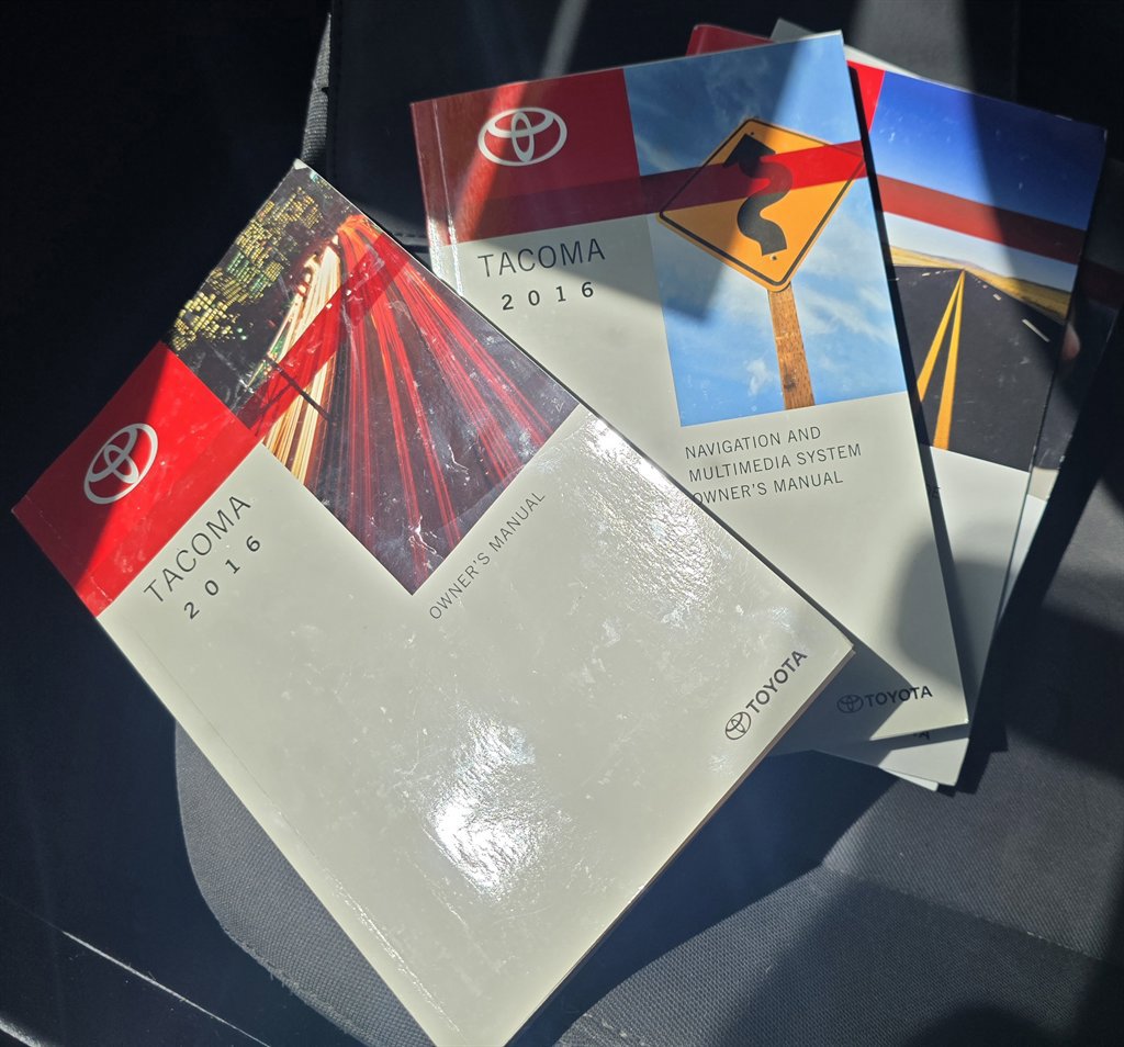 Used 2016 Toyota Tacoma TRD Sport w/ Towing Package AWD/4WD image 28