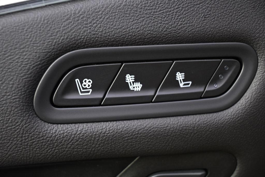 Certified 2024 Cadillac Escalade Premium Luxury w/ LPO, Floor Liner Package AWD/4WD image 25