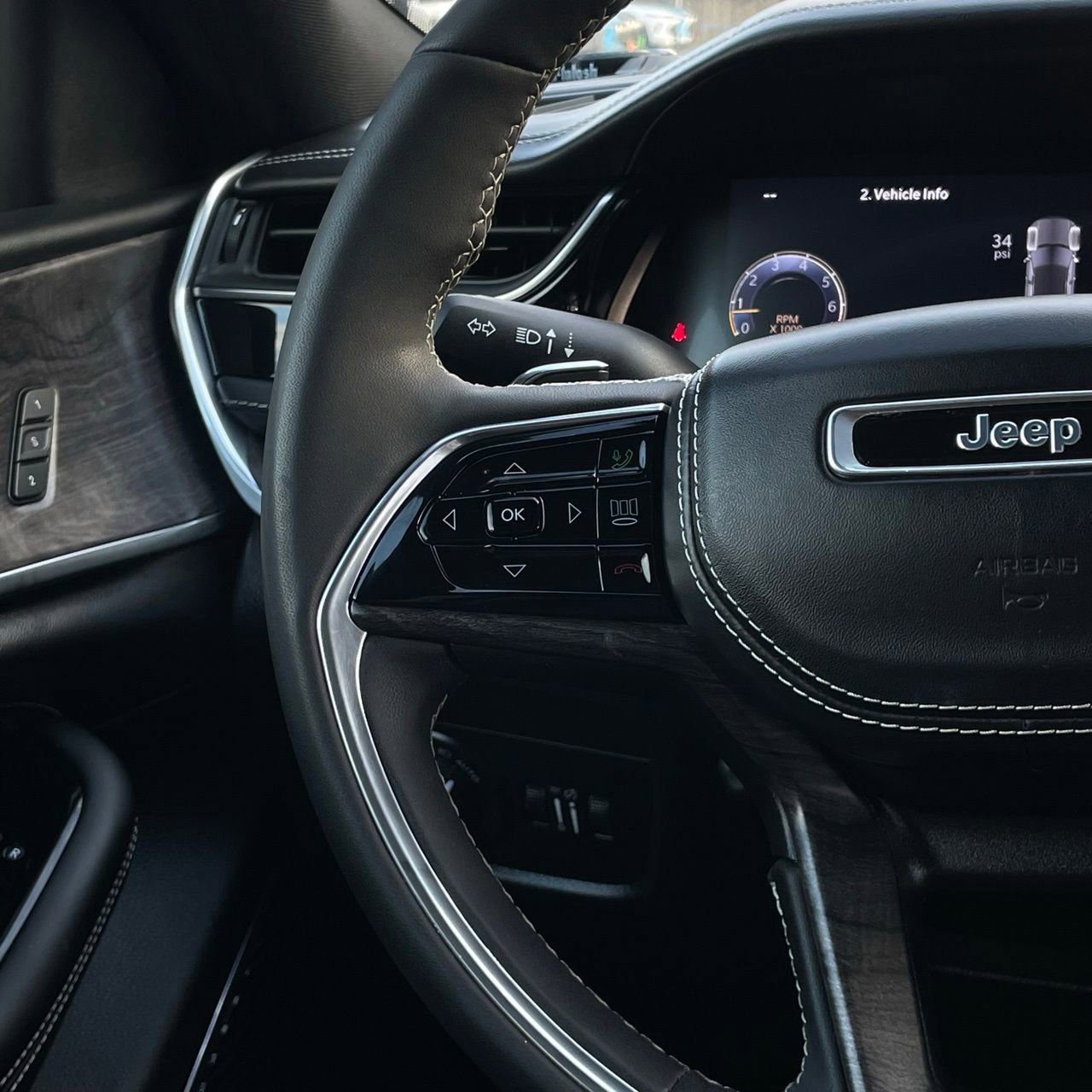 Used 2023 Jeep Grand Cherokee Overland AWD/4WD image 14