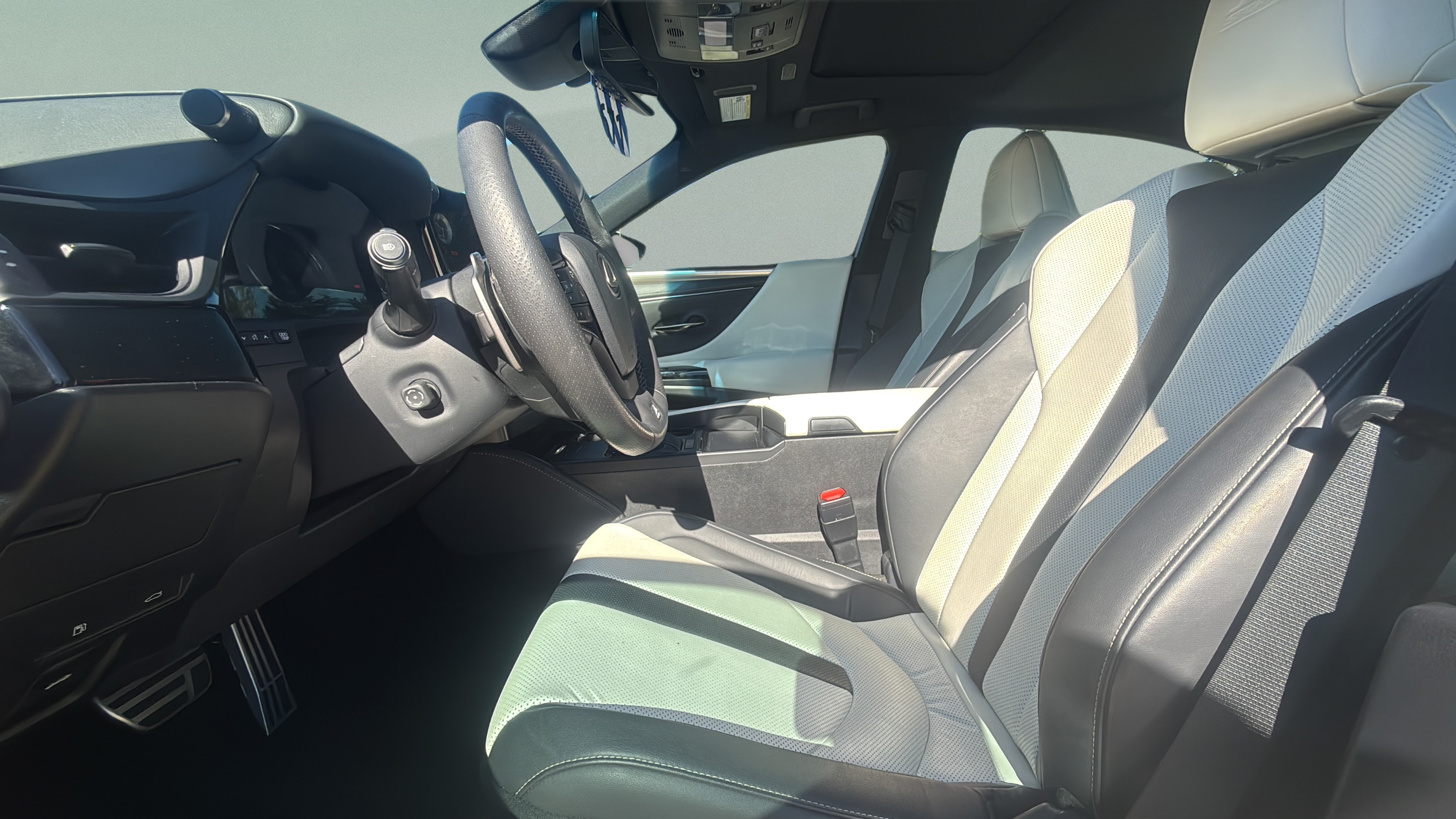 Certified 2024 Lexus ES 350 F Sport w/ Accessory Package (Z2) FWD image 9