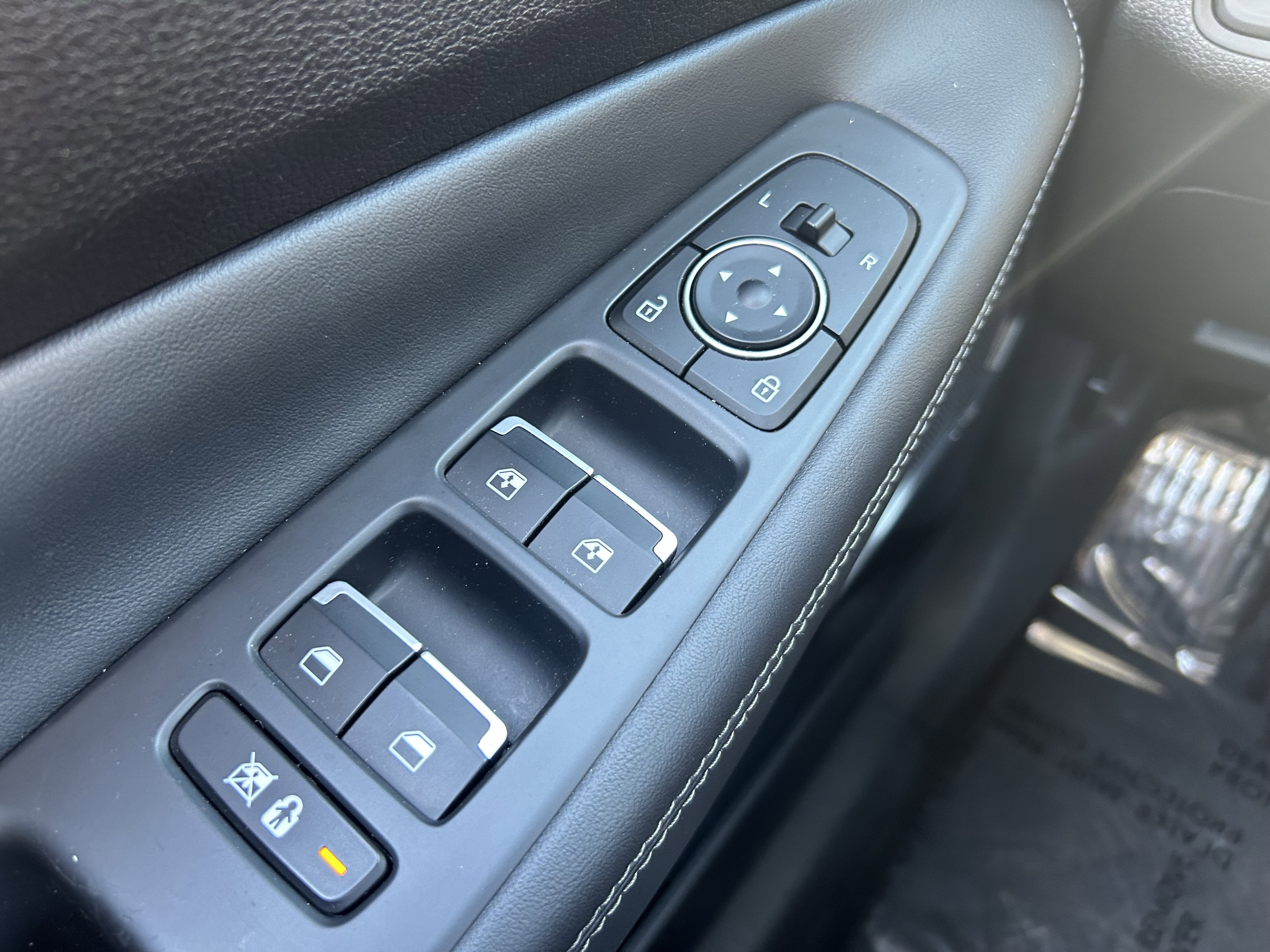 Used 2020 Hyundai Santa Fe Limited AWD/4WD image 21