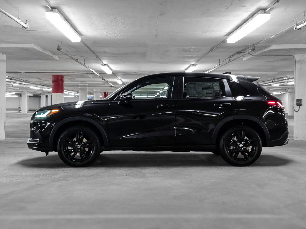 Used 2025 Honda HR-V Sport image 12
