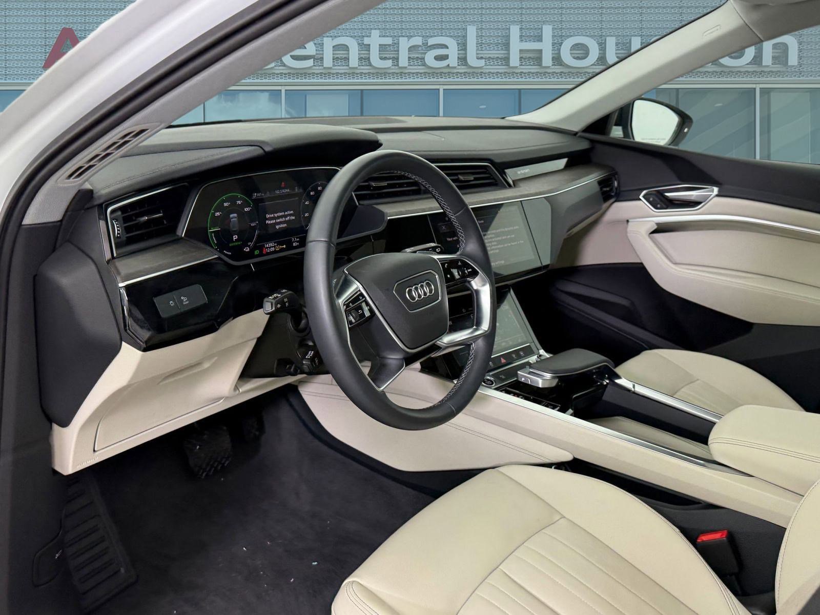 Used 2022 Audi e-tron Premium w/ Interior Protection Package image 4