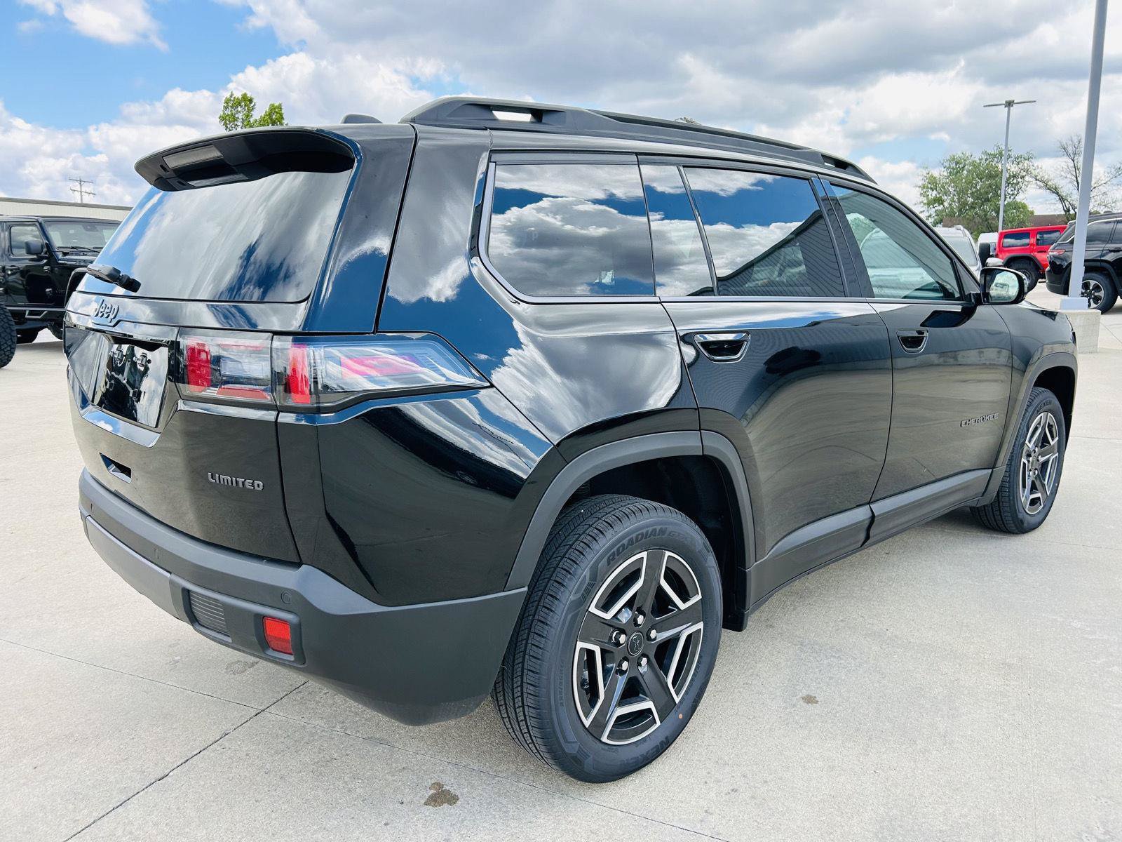New 2026 Jeep Cherokee Limited AWD/4WD image 39
