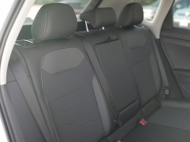 New 2025 Volkswagen Taos SE AWD/4WD image 24