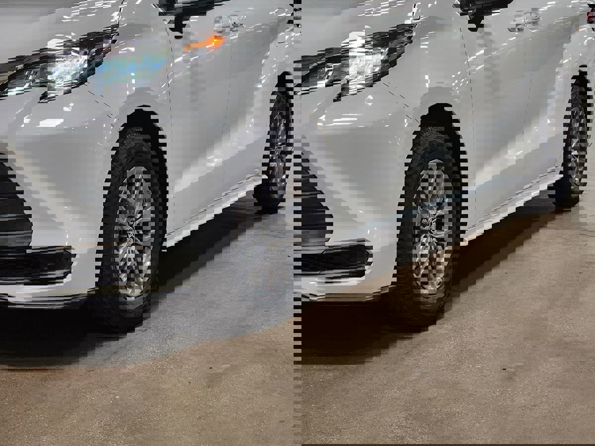 Used 2021 Toyota Sienna LE FWD image 16