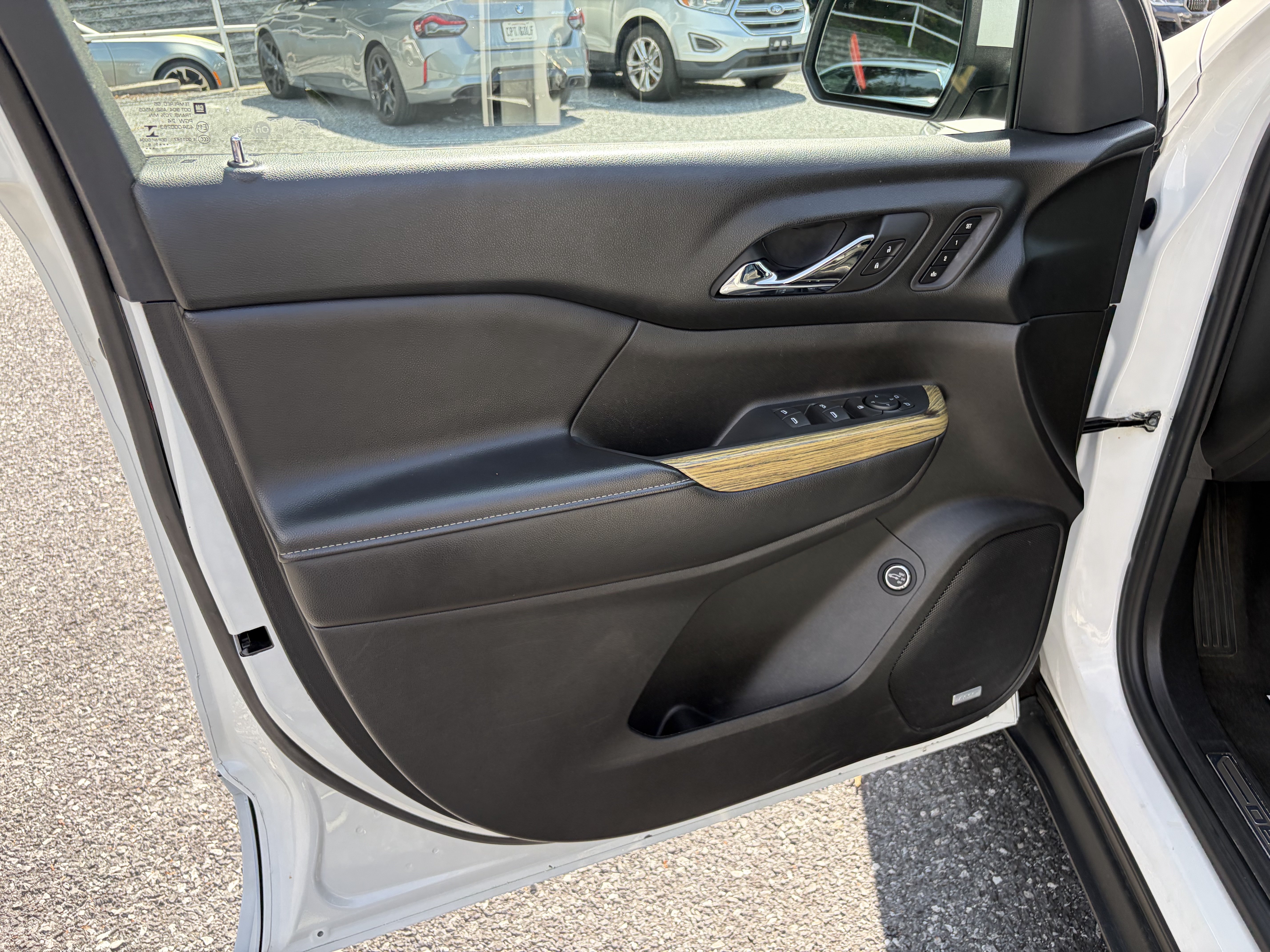 Used 2018 GMC Acadia Denali w/ LPO, Protection Package AWD/4WD image 9