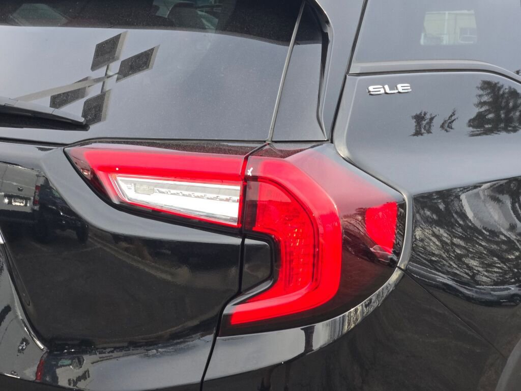 Used 2024 GMC Terrain SLE w/ Driver Convenience Package image 14