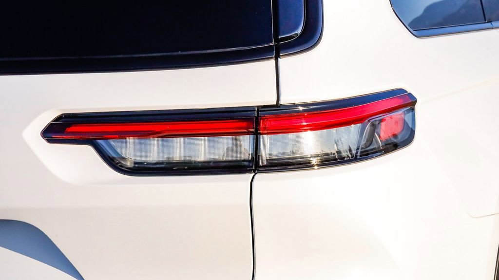 New 2025 Jeep Grand Cherokee L Altitude image 10